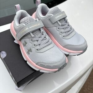 Under Armour GIRLS 2Youth Sneakers in Gray and Pink